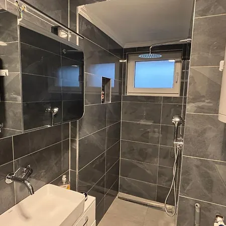 بيت للعطل Charmantes In - Ideal Fuer Erholung & Wintersport لييزين