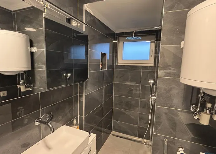 بيت للعطل Charmantes In - Ideal Fuer Erholung & Wintersport لييزين